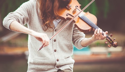 Tar folkemusikere brystoperasjoner?